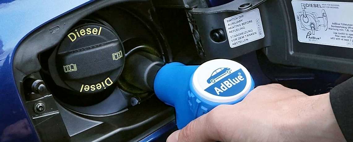 Заливка мочевины AdBlue в банк машины